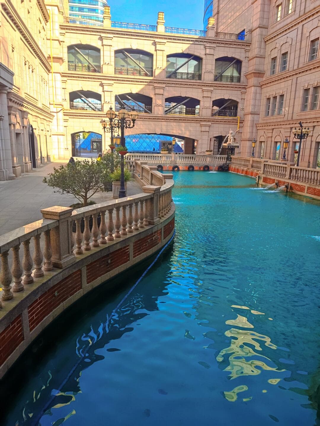 Tour Spot - Slide 4